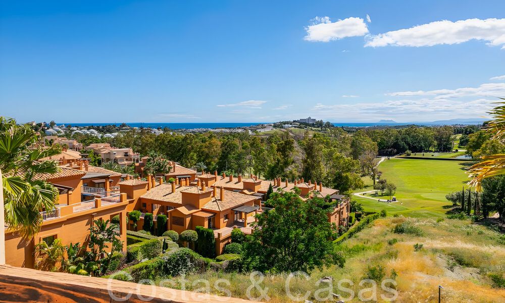 Ático de lujo listo para entrar a vivir con magníficas vistas al campo de golf y al mar Mediterráneo en venta en Benahavis - Marbella 69613