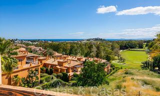 Ático de lujo listo para entrar a vivir con magníficas vistas al campo de golf y al mar Mediterráneo en venta en Benahavis - Marbella 69613 