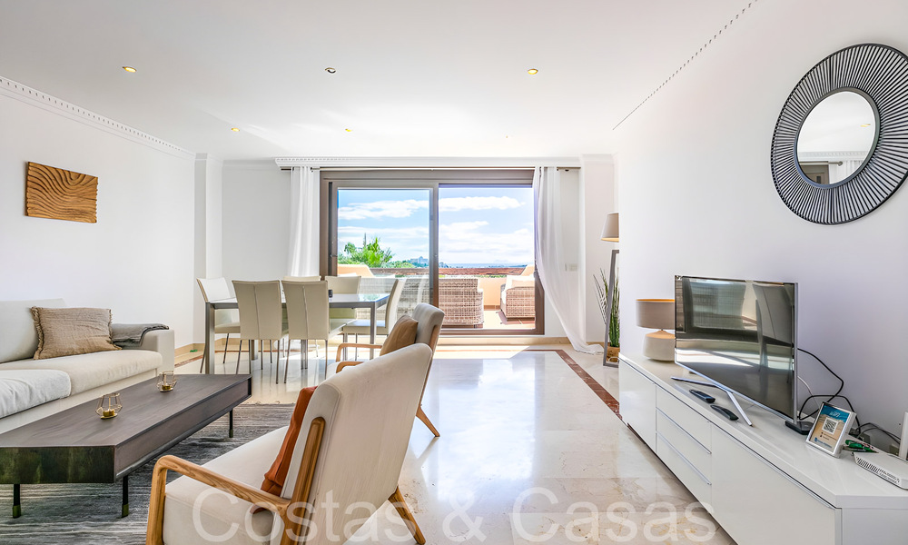 Ático de lujo listo para entrar a vivir con magníficas vistas al campo de golf y al mar Mediterráneo en venta en Benahavis - Marbella 69619