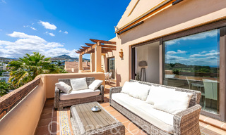 Ático de lujo listo para entrar a vivir con magníficas vistas al campo de golf y al mar Mediterráneo en venta en Benahavis - Marbella 69627 