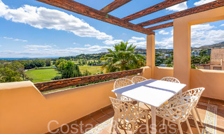 Ático de lujo listo para entrar a vivir con magníficas vistas al campo de golf y al mar Mediterráneo en venta en Benahavis - Marbella 69628 