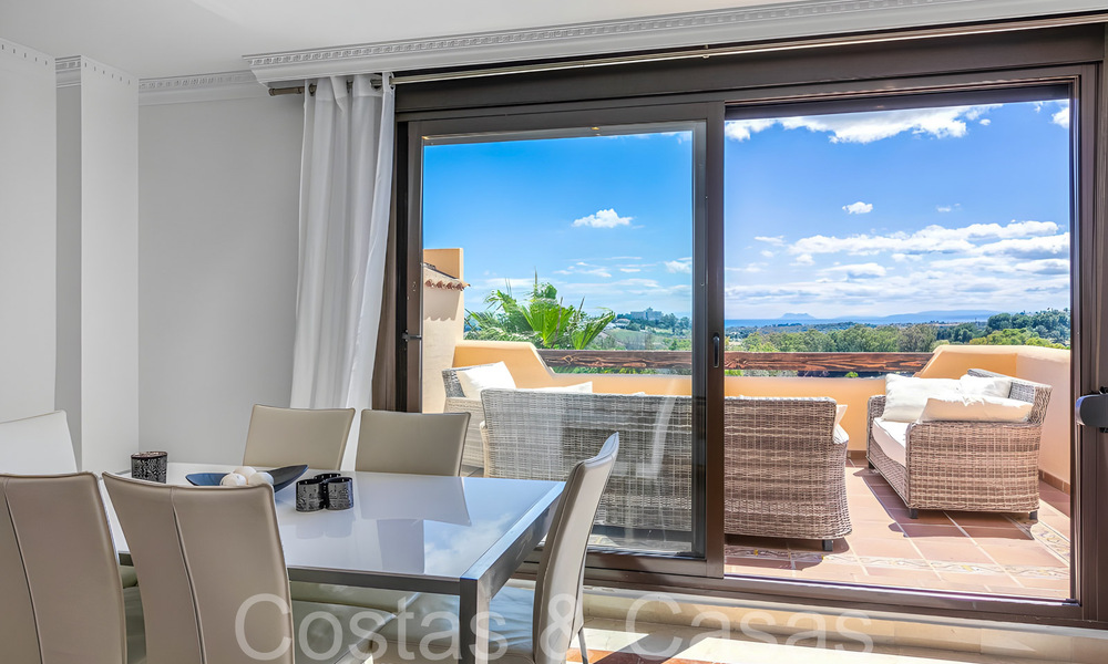 Ático de lujo listo para entrar a vivir con magníficas vistas al campo de golf y al mar Mediterráneo en venta en Benahavis - Marbella 69631