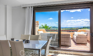 Ático de lujo listo para entrar a vivir con magníficas vistas al campo de golf y al mar Mediterráneo en venta en Benahavis - Marbella 69631 