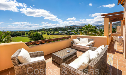 Ático de lujo listo para entrar a vivir con magníficas vistas al campo de golf y al mar Mediterráneo en venta en Benahavis - Marbella 69637