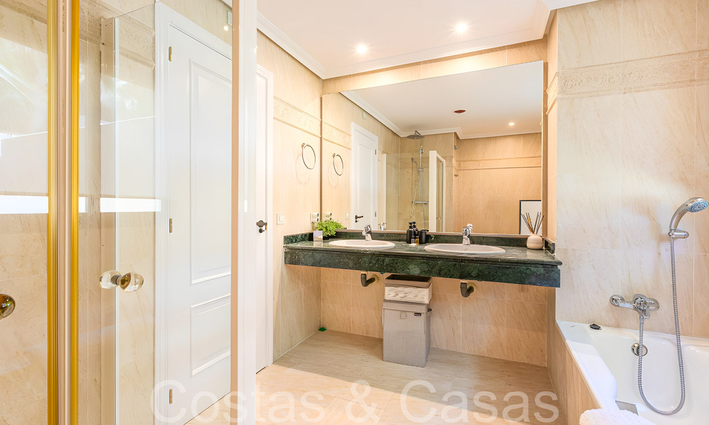 Ático de lujo listo para entrar a vivir con magníficas vistas al campo de golf y al mar Mediterráneo en venta en Benahavis - Marbella 69642