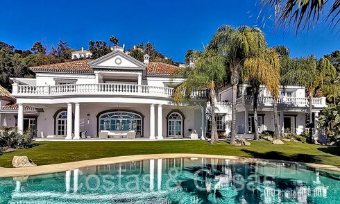 Villa clásica mediterránea con impresionantes vistas al mar en venta, en el exclusivo complejo La Zagaleta en Benahavis - Marbella 69750