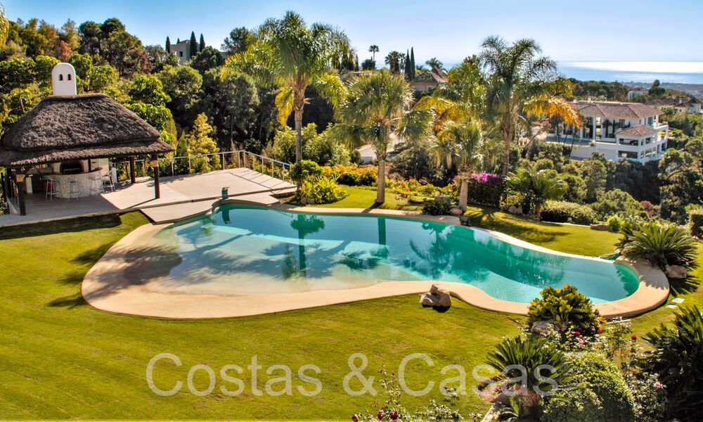Villa clásica mediterránea con impresionantes vistas al mar en venta, en el exclusivo complejo La Zagaleta en Benahavis - Marbella 69761