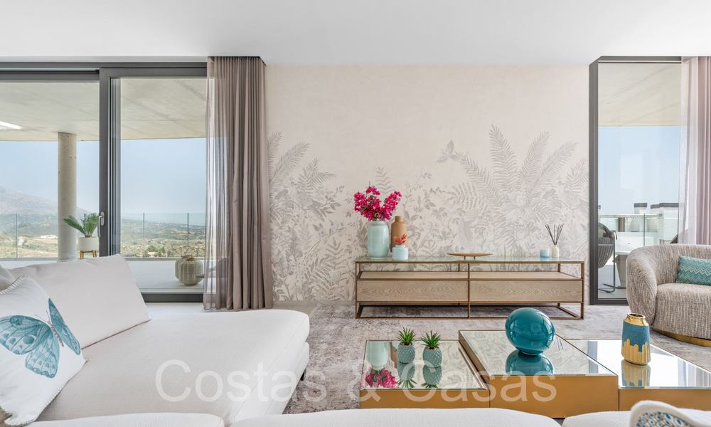 Ático contemporáneo listo para entrar a vivir con vistas panorámicas al mar en venta en un complejo de alto nivel de Benahavis - Marbella 70013