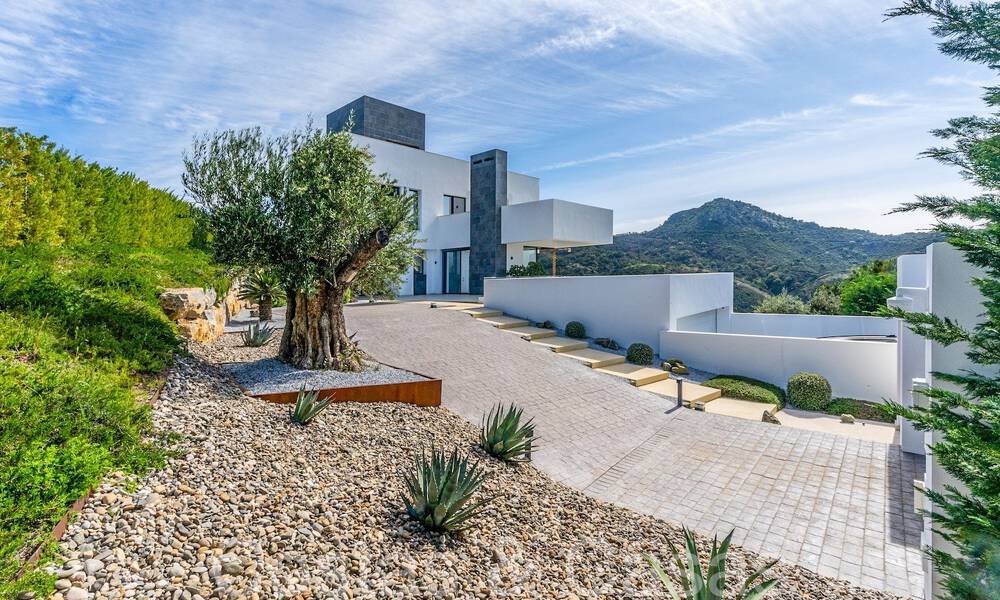 Villa de lujo lista para entrar a vivir con vistas panorámicas en venta en una comunidad cerrada de Benahavis - Marbella 70067