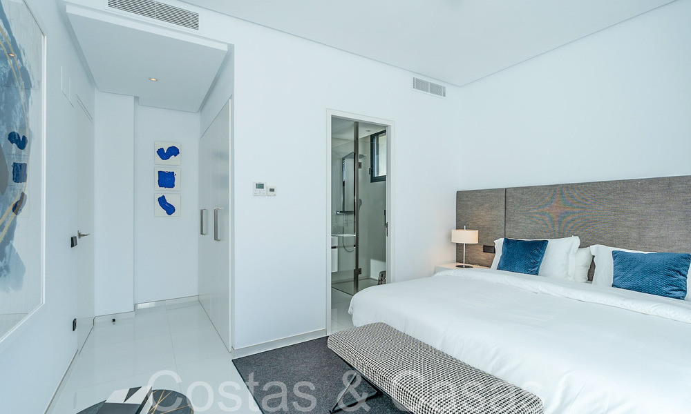 Villa de lujo lista para entrar a vivir con vistas panorámicas en venta en una comunidad cerrada de Benahavis - Marbella 70075