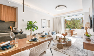 Apartamento lujosamente renovado con vistas al golf y al mar en venta, junto a un campo de golf de primer nivel en La Quinta, Benahavis - Marbella 69940 