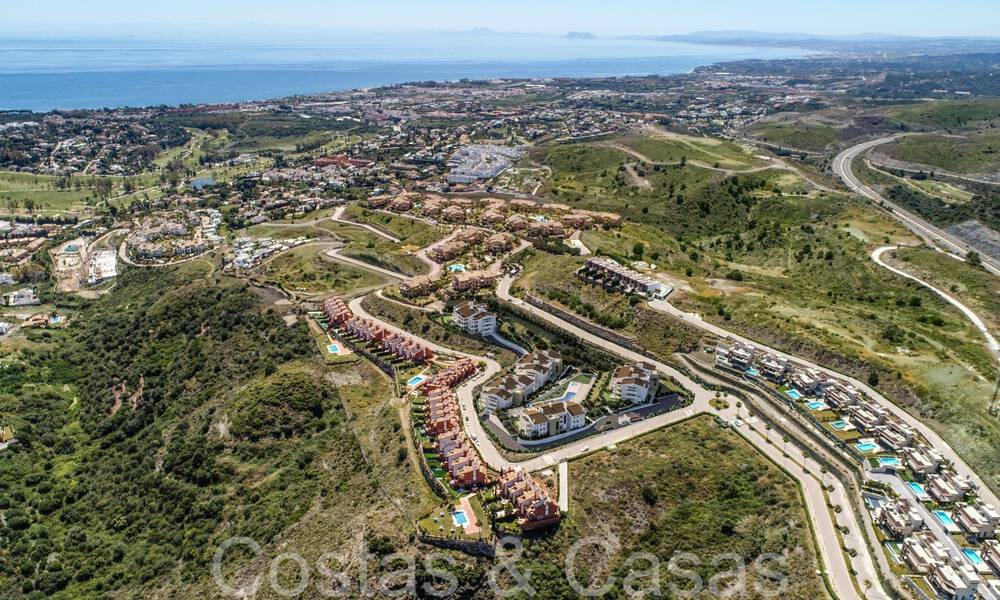 Modernos apartamentos de nueva construcción en estilo contemporáneo en venta con amplia terraza y hermosas vistas al mar en Benahavis - Marbella 70114