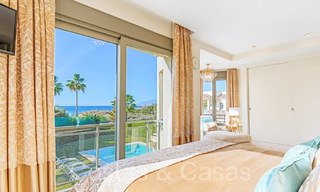 Amplia villa con encanto andaluz en venta, primera línea de playa al este de Marbella centro 70281 