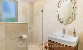 Amplia villa con encanto andaluz en venta, primera línea de playa al este de Marbella centro 70293 