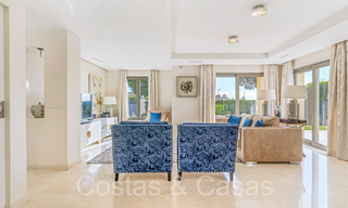 Amplia villa con encanto andaluz en venta, primera línea de playa al este de Marbella centro 70294 