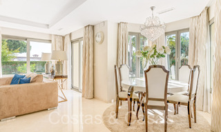 Amplia villa con encanto andaluz en venta, primera línea de playa al este de Marbella centro 70297 