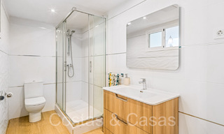 Amplia villa con encanto andaluz en venta, primera línea de playa al este de Marbella centro 70302 