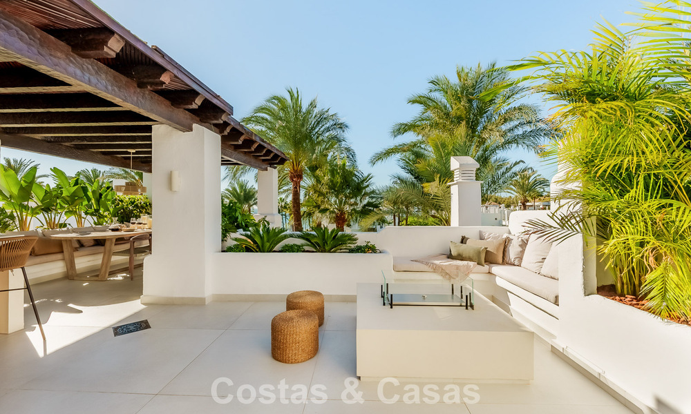 Ático de lujo en venta en un complejo de playa de alta calidad a poca distancia del centro de Estepona 774287