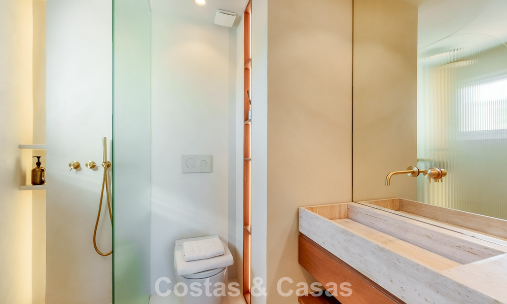 Ático de lujo en venta en un complejo de playa de alta calidad a poca distancia del centro de Estepona 774292