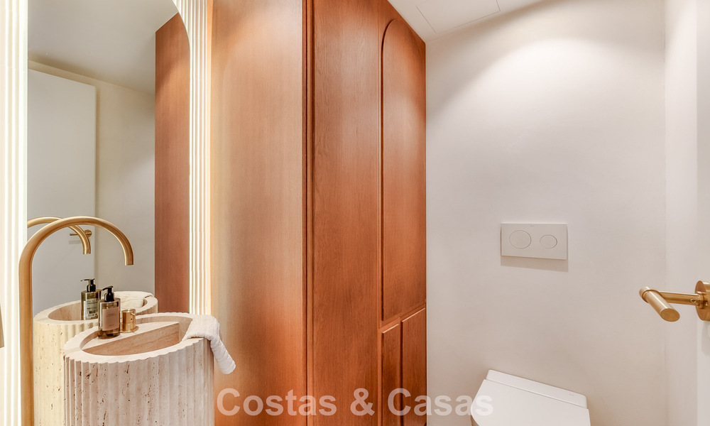 Ático de lujo en venta en un complejo de playa de alta calidad a poca distancia del centro de Estepona 774294