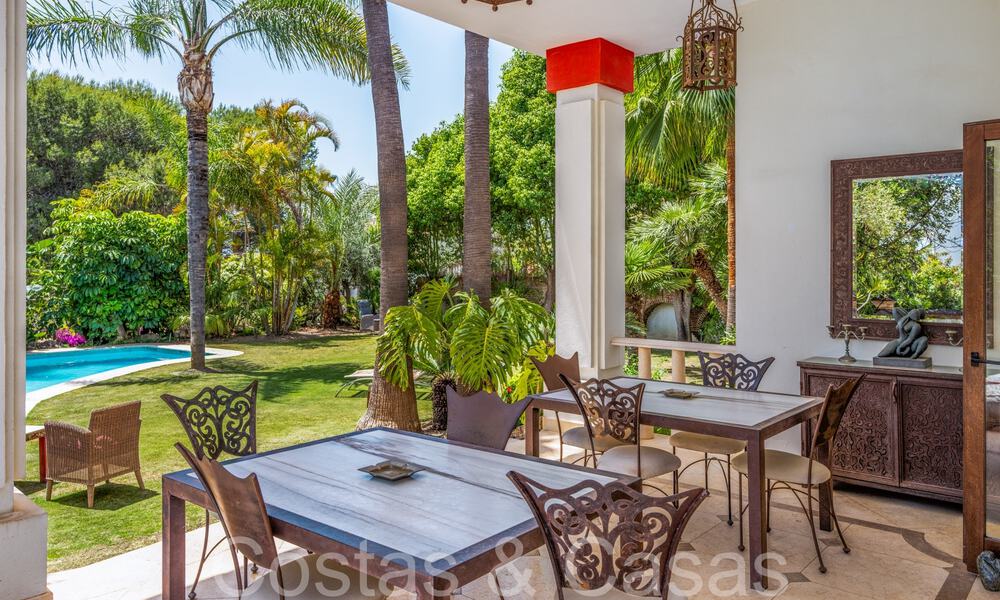 Villa andaluza para renovar en venta en una ubicación privilegiada y exclusiva a pocos minutos de la Milla de Oro de Marbella 70571