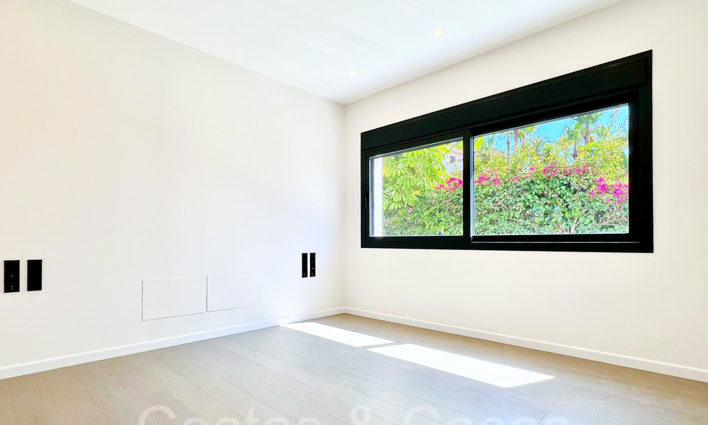 Villa contemporánea de nueva construcción en venta en una codiciada zona de playa al este del centro de Marbella 70589