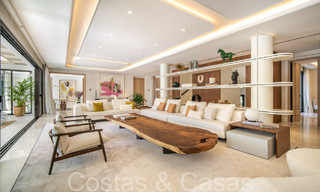 Villa de lujo moderna en venta en una urbanización cerrada en la Milla de Oro de Marbella 70768 