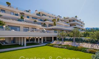 Apartamentos elegantes en venta, a poca distancia de la playa y de los servicios del centro de Estepona 70907 