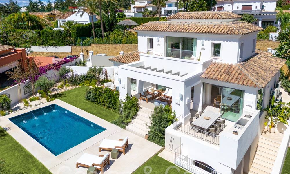 Villa mediterránea renovada de primera clase en venta en el corazón de La Quinta, Benahavis - Marbella 71188