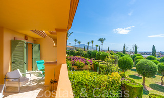 Impresionante apartamento en venta en un resort de golf de 5 estrellas en la Nueva Milla de Oro en Benahavis - Marbella 71649 