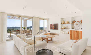 Elegante ático de lujo en venta con vistas panorámicas y sin obstáculos al Mediterráneo en Nueva Andalucía, Marbella 71932 