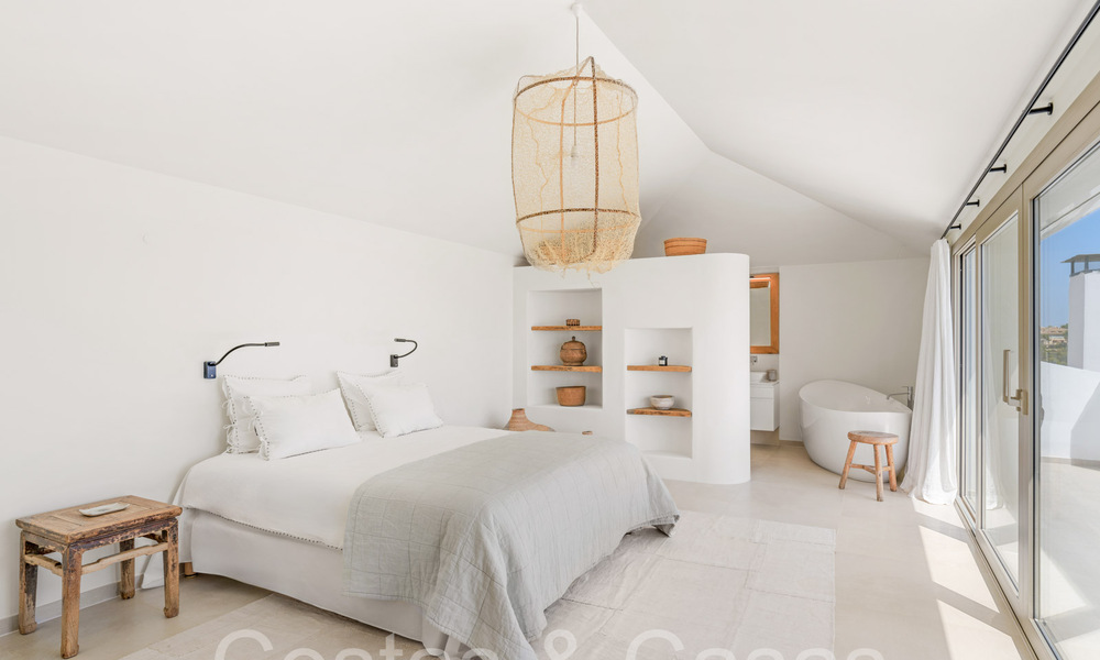 Elegante ático de lujo en venta con vistas panorámicas y sin obstáculos al Mediterráneo en Nueva Andalucía, Marbella 71958