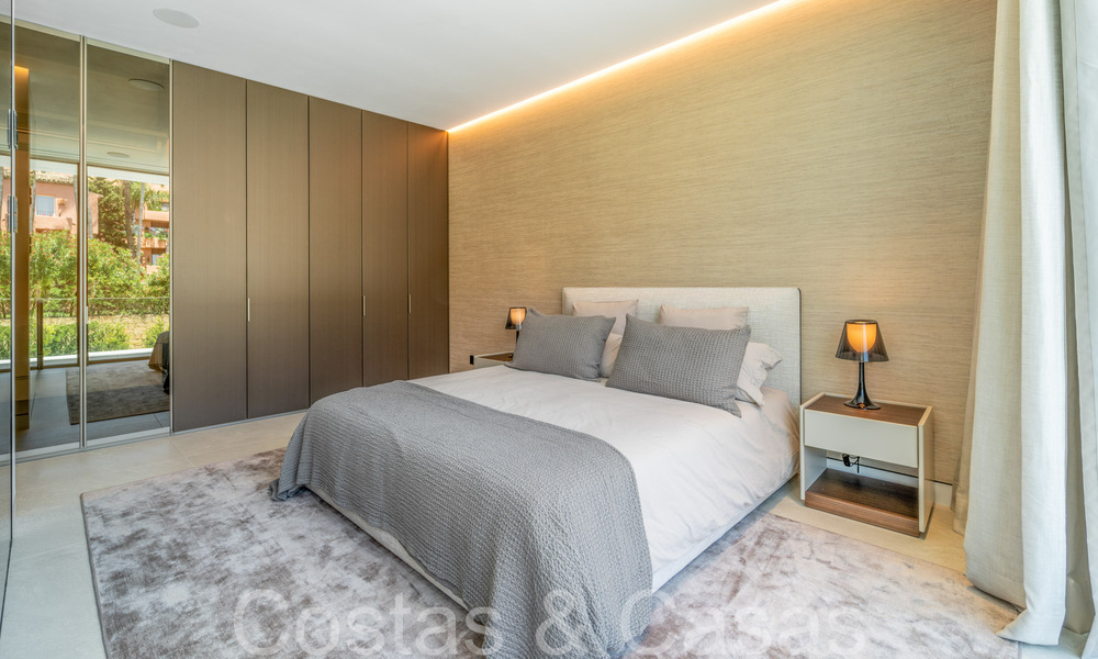 Sofisticada villa de diseño en venta cerca de la playa en la Milla de Oro de Marbella 72011