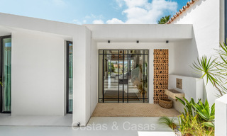 Villa de lujo elegantemente renovada en venta, junto al campo de golf en Nueva Andalucía, Marbella 72315 
