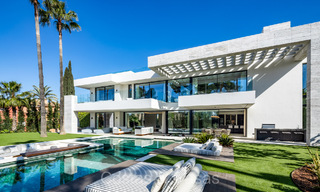 Impresionante villa de diseño contemporáneo en venta en Nueva Andalucía, Marbella 72209 