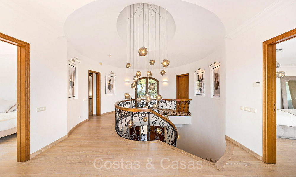 Majestuosa villa de estilo tradicional en venta, con vistas panorámicas al mar en Marbella - Benahavis 72527