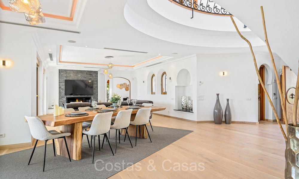 Majestuosa villa de estilo tradicional en venta, con vistas panorámicas al mar en Marbella - Benahavis 72543