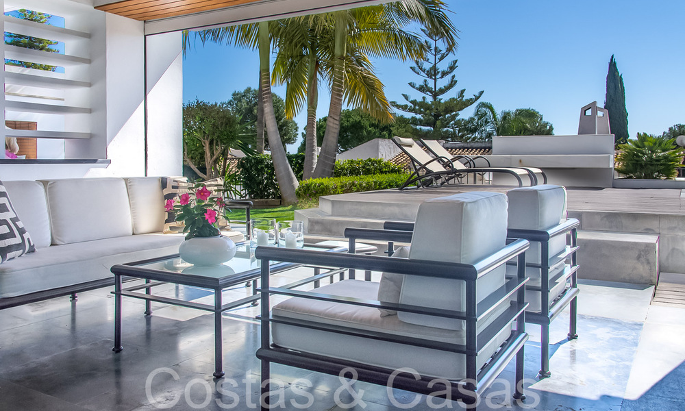 Casas en venta en una urbanización con seguridad, rodeada por el campo de golf de Aloha en Nueva Andalucía, Marbella 805062