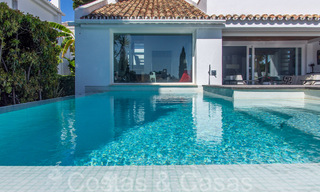 Casas en venta en una urbanización con seguridad, rodeada por el campo de golf de Aloha en Nueva Andalucía, Marbella 805064 