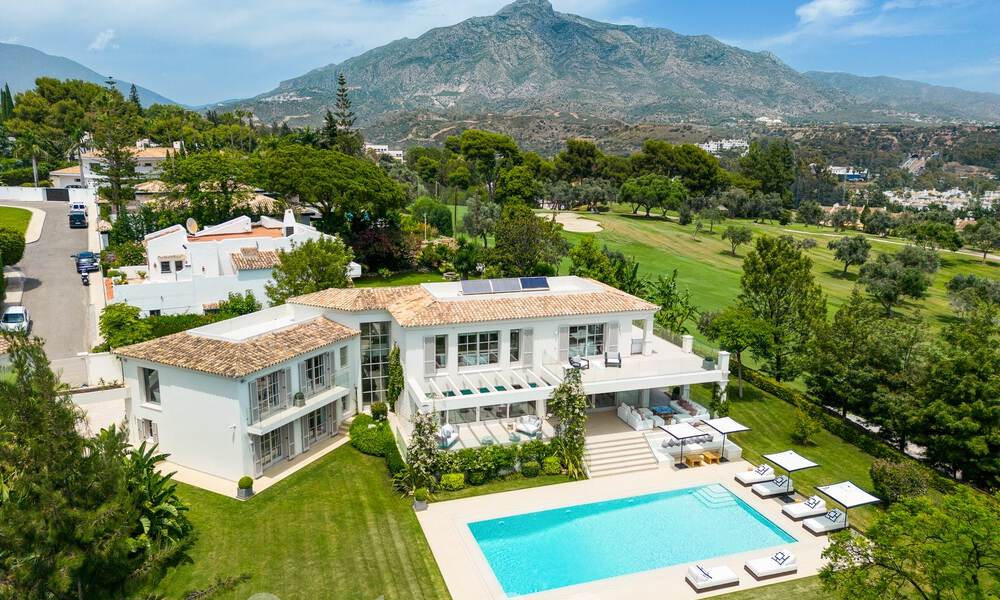 Casas en venta en una urbanización con seguridad, rodeada por el campo de golf de Aloha en Nueva Andalucía, Marbella 805077