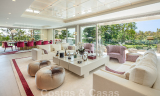 Casas en venta en una urbanización con seguridad, rodeada por el campo de golf de Aloha en Nueva Andalucía, Marbella 805086 