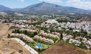 Apartamento en venta a poca distancia de Puerto Banús y la playa en Nueva Andalucía, Marbella 73076 