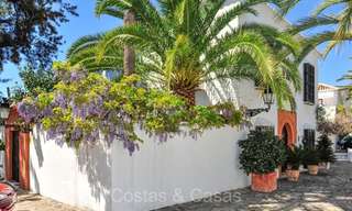 Prestigiosa casa adosada en venta en una exclusiva urbanización 'estilo pueblo' en la Milla de Oro de Marbella 73310 