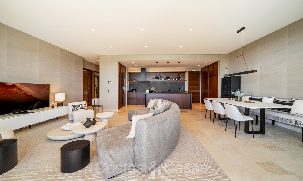 Apartamento de lujo de primera clase con impresionantes vistas al mar en venta en un resort de golf de 5* en Casares, Costa del Sol 73395