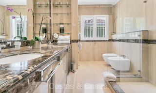 Amplia villa familiar de estilo mediterráneo en venta, primera línea de golf en la Nueva Milla de Oro, Marbella - Benahavis 73595 