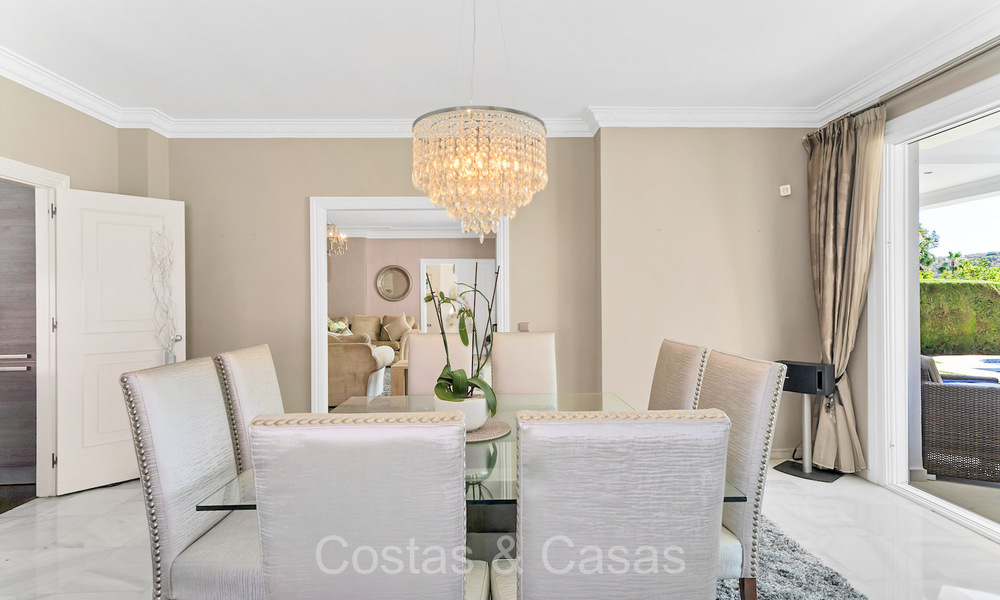 Amplia villa familiar de estilo mediterráneo en venta, primera línea de golf en la Nueva Milla de Oro, Marbella - Benahavis 73605