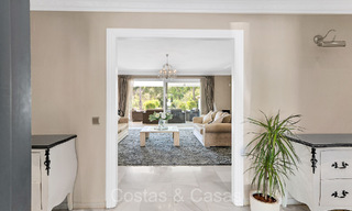 Amplia villa familiar de estilo mediterráneo en venta, primera línea de golf en la Nueva Milla de Oro, Marbella - Benahavis 73606 