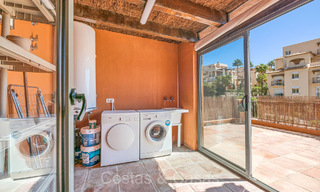 Precioso ático de esquina con magníficas vistas en venta en una urbanización cerrada de Benahavis - Marbella 73745 