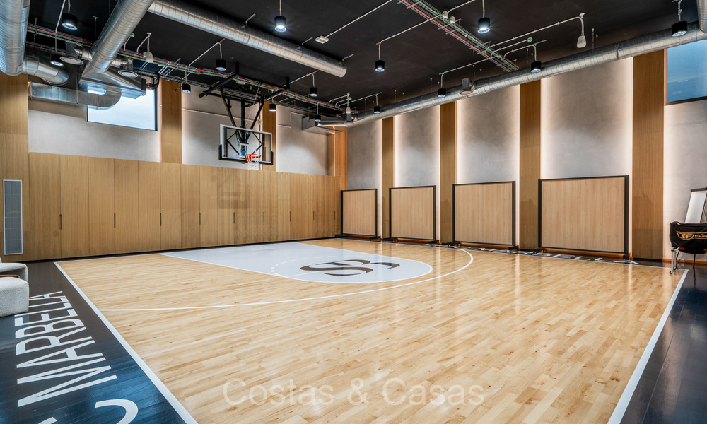 Listo para entrar a vivir, prestigioso apartamento dúplex en venta en un elegante complejo residencial estilo resort en la Milla de Oro de Marbella 73834