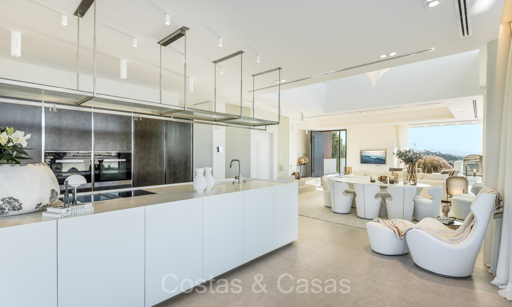 Majestuosa villa de diseño con arquitectura de vanguardia en venta en La Quinta, Benahavis - Marbella 73986